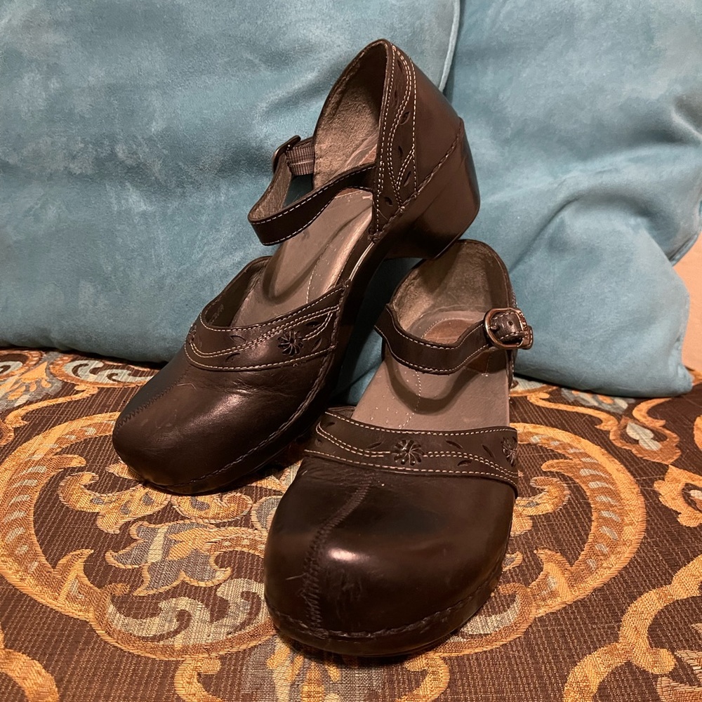 Ladies Dansko’s